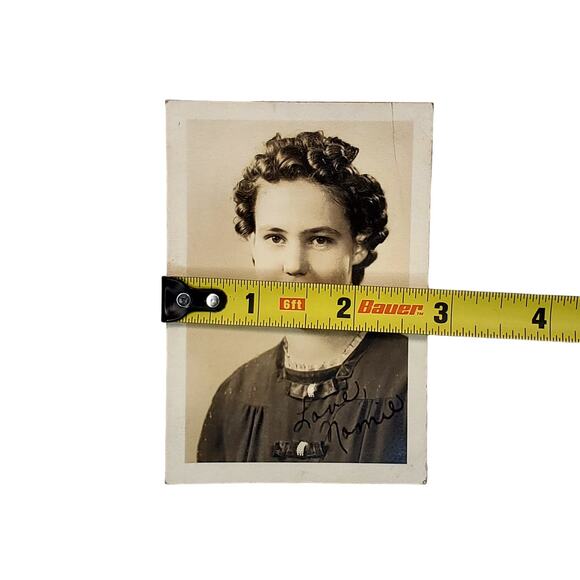 Vtg 1940s Pretty Young Lady Original Monochrome Photography Found Portrait - Picture 3 of 4